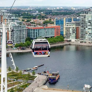 Cosy 3 Bed Penthouse In Royal Docks Apartment