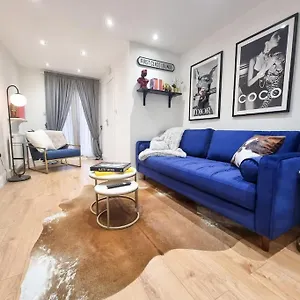 Stylish And Cosy 2 In W Private Parking Apartment